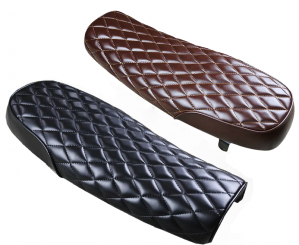 Jok motor dengan aksen jahitan kontras